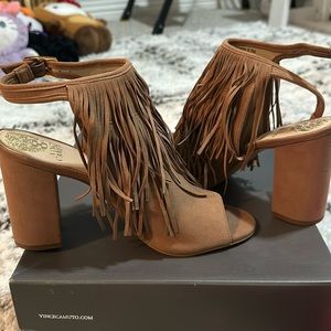 New in box vince camuto winiveer suede heels size 9.5